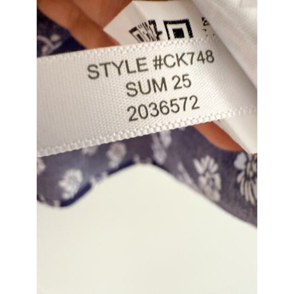 J Crew Factory | NWOT | Cotton poplin top in Riverbed Blue White | Sz M - Picture 6 of 8